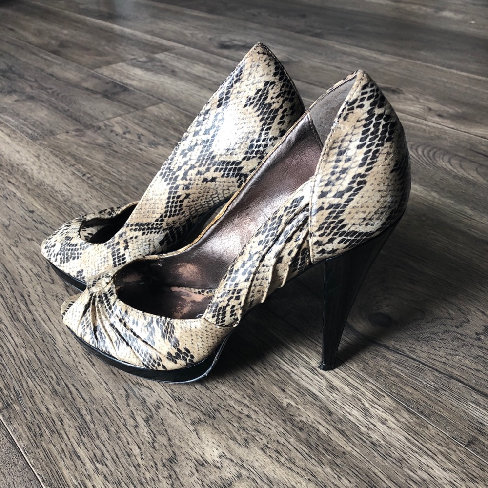 Steve Madden Open toe pumps